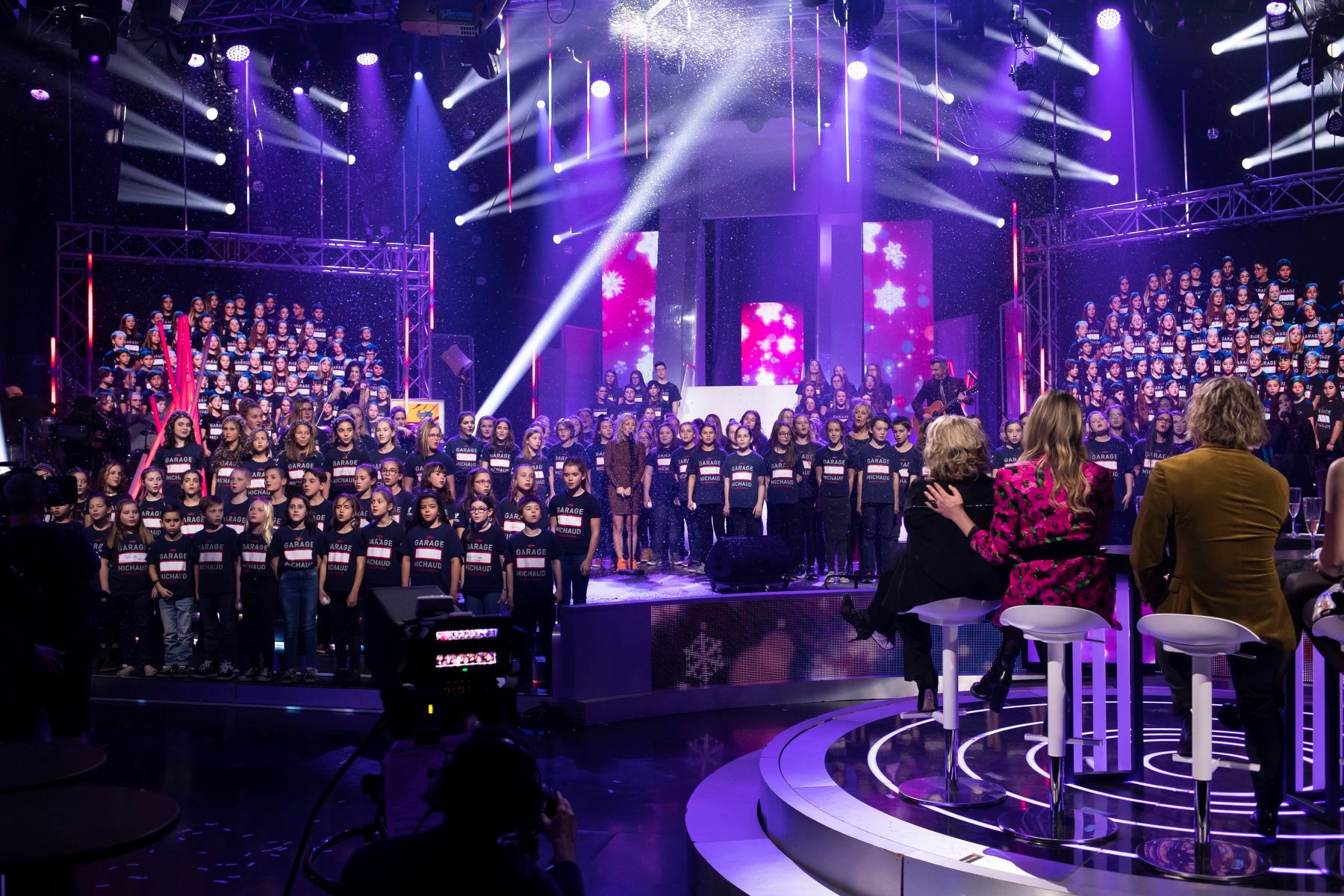 La Petite École de la chanson à En direct de l'univers : réactions