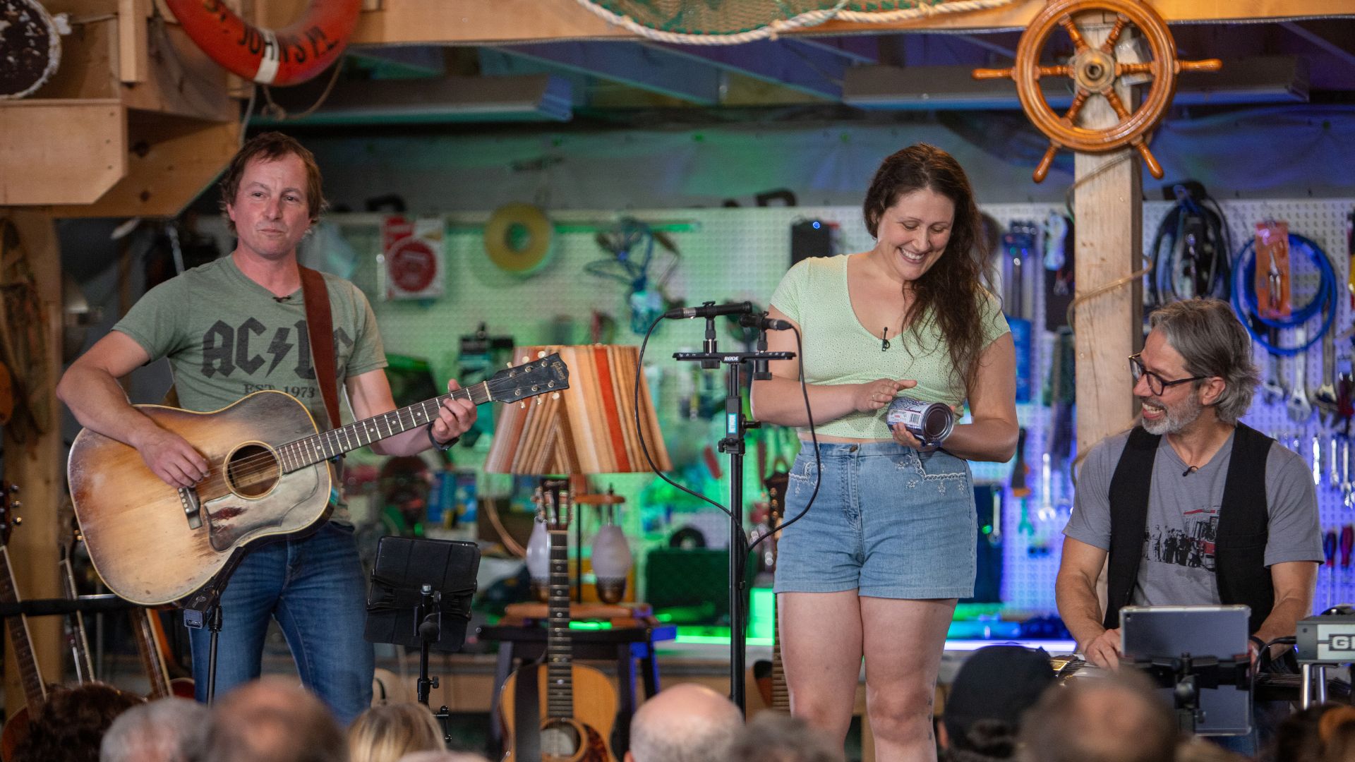 Parle-moi, Belle Grand Fille - Dans l'shed à Léon